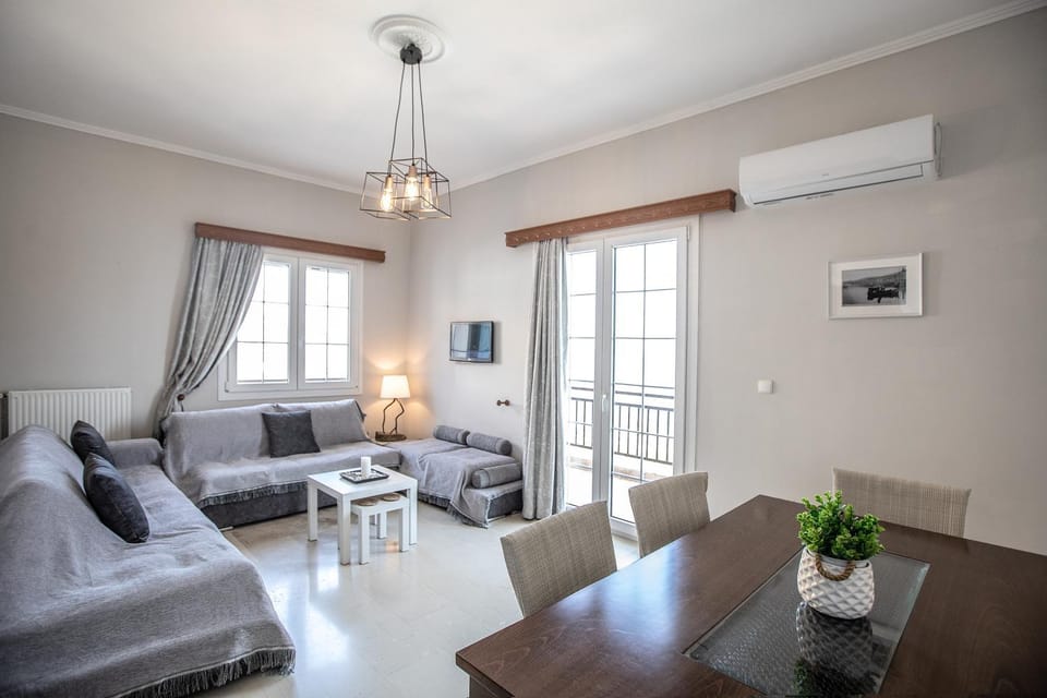 TV and multimedia, Living room, Seating area, Dining area, air conditioner