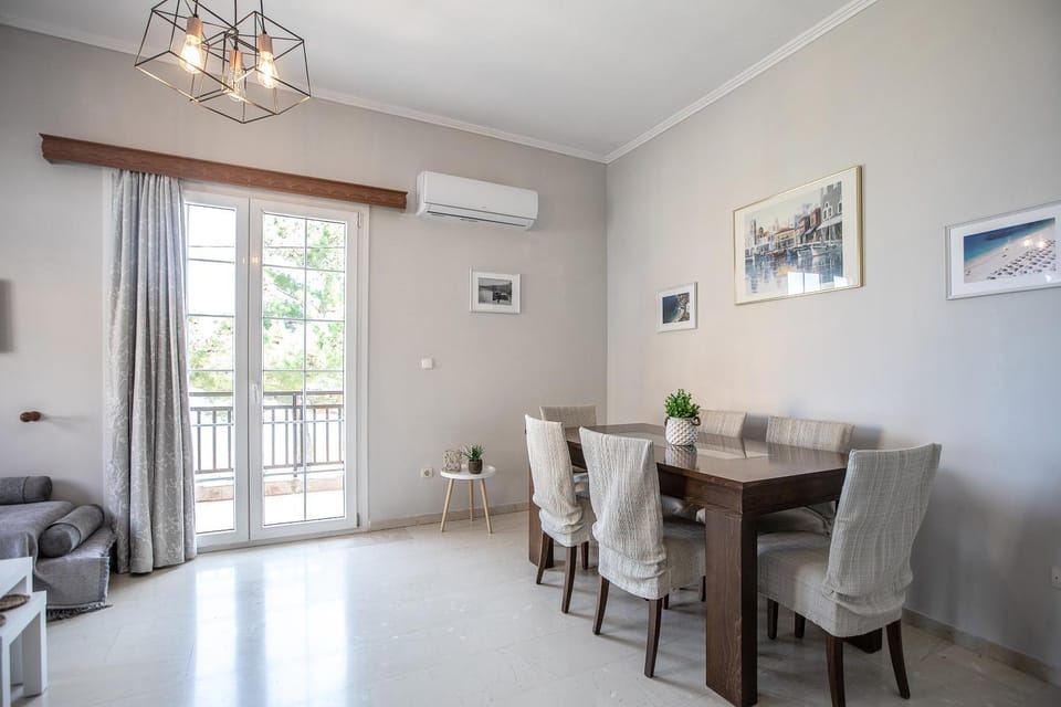 Living room, Seating area, Dining area, air conditioner