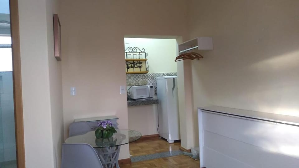 Flat em local tranquilo, com garagem dois quarteirões do centro histórico, 15 min de Tiradentes Apartment in State of Rio de Janeiro