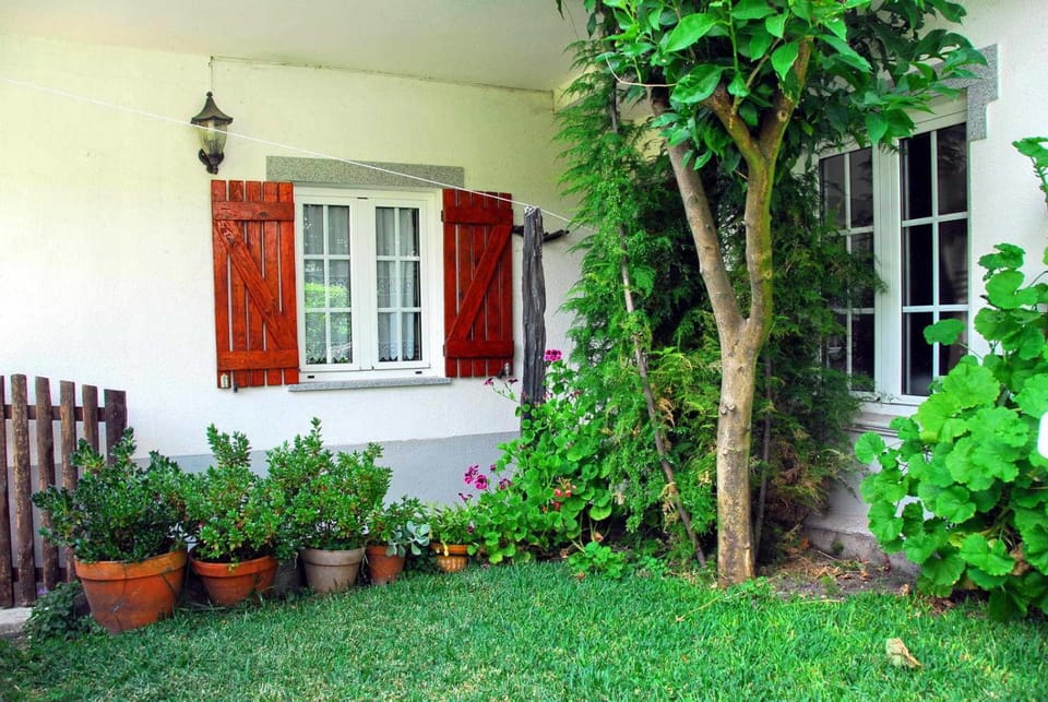 Facade/entrance, Garden