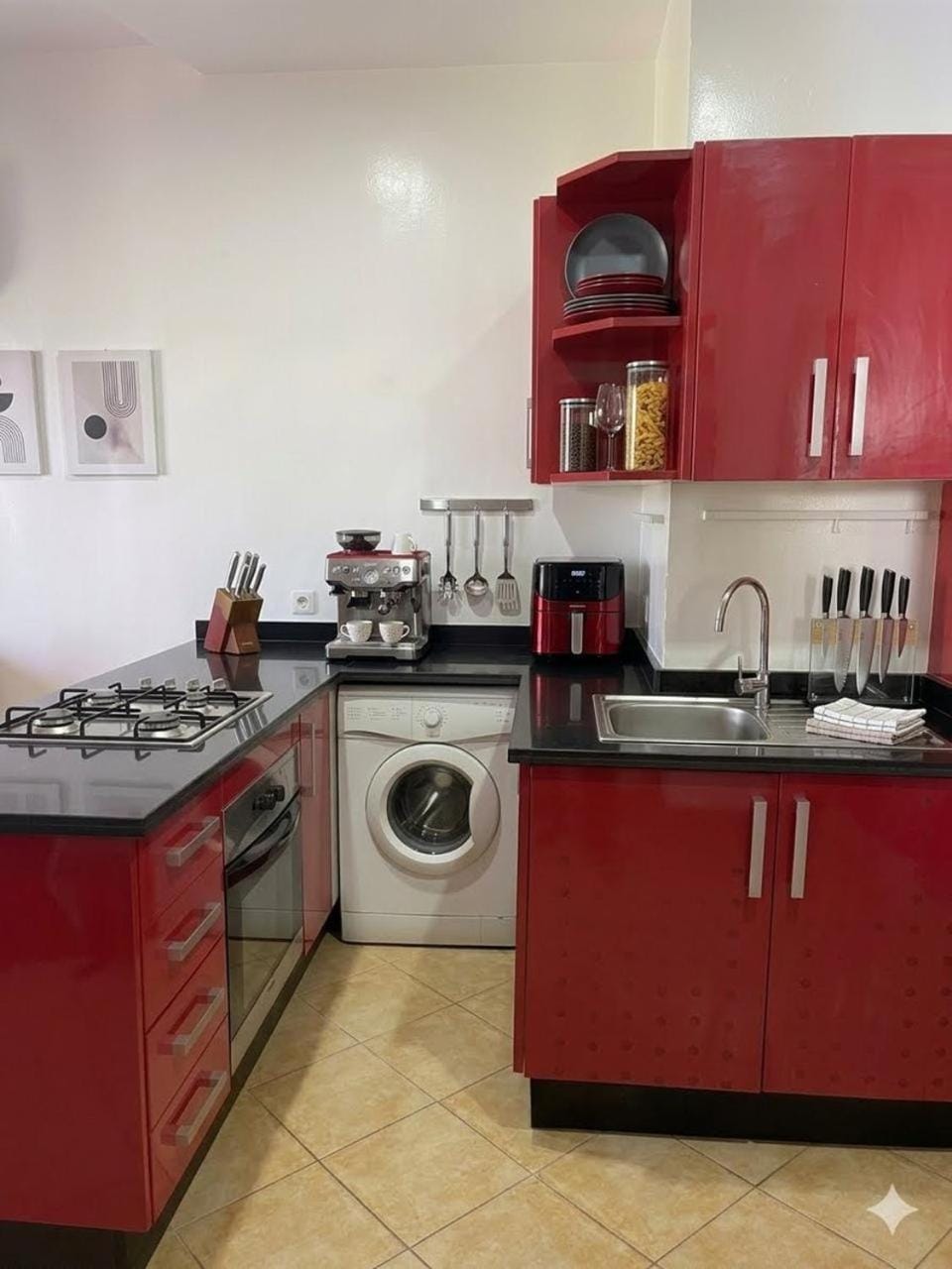 Coffee/tea facilities, Kitchen or kitchenette, stove, washing machine