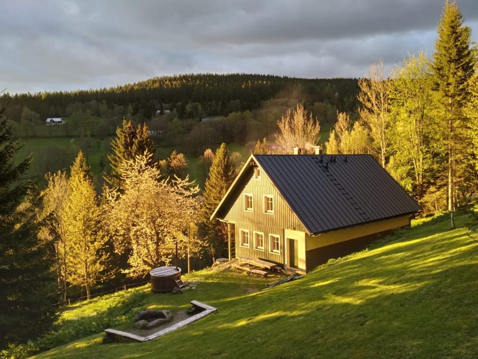 Malá Hofmanka, horská chalupa na samotě, Krkonoše House in Lower Silesian Voivodeship