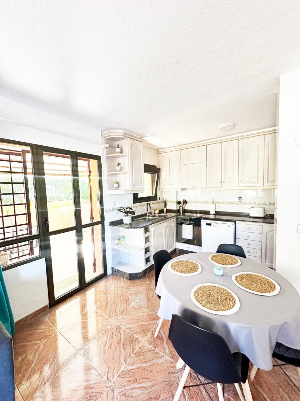 Living room, Seating area, Dining area, pet friendly, stove