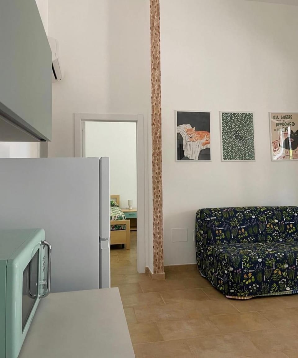 Kitchen or kitchenette, Living room, Seating area