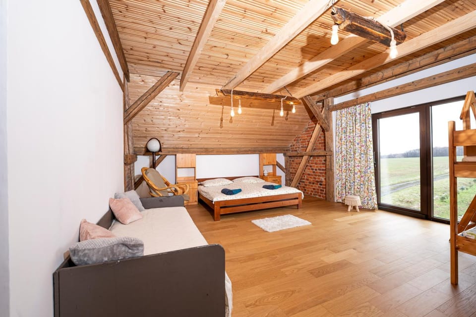 Bed, Photo of the whole room, Seating area, Bedroom