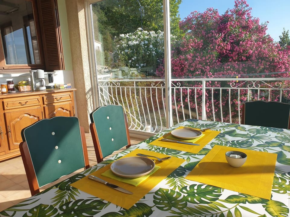 Patio, Garden view, Breakfast