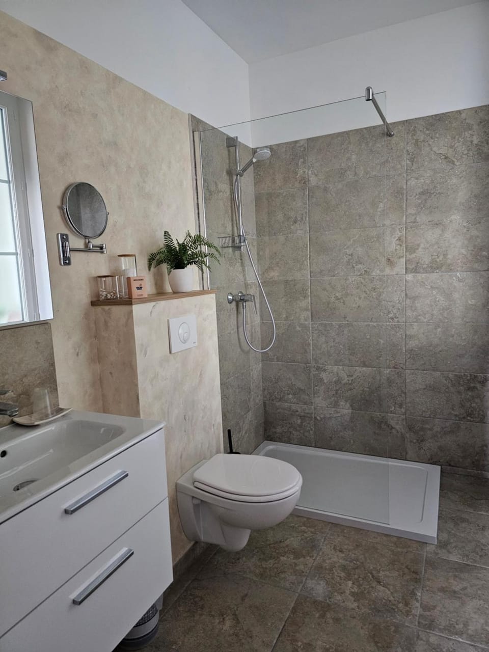 Shower, Toilet, Bathroom