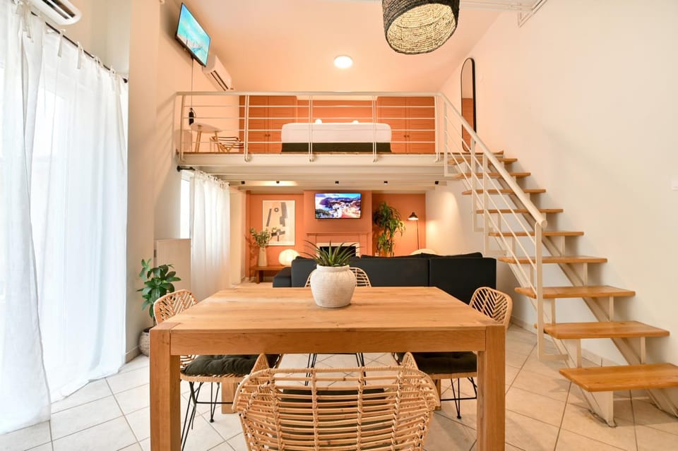 TV and multimedia, Kitchen or kitchenette, Living room, Seating area, Dining area, air conditioner
