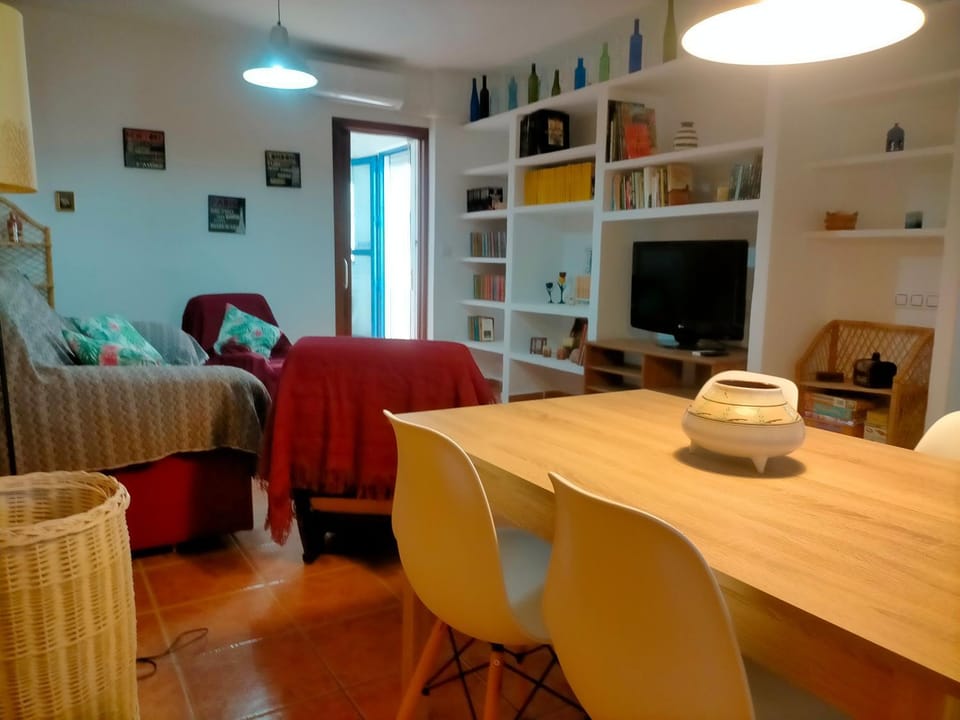 Lounge or bar, Seating area, Dining area