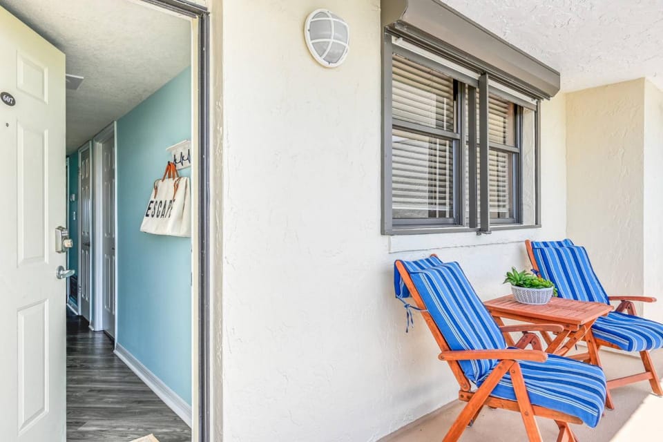 Sand Dollar Penthouse House in Crescent Beach