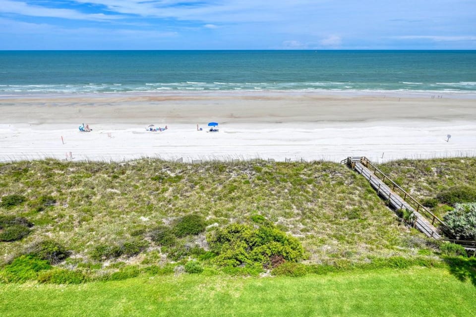 Sand Dollar Penthouse House in Crescent Beach