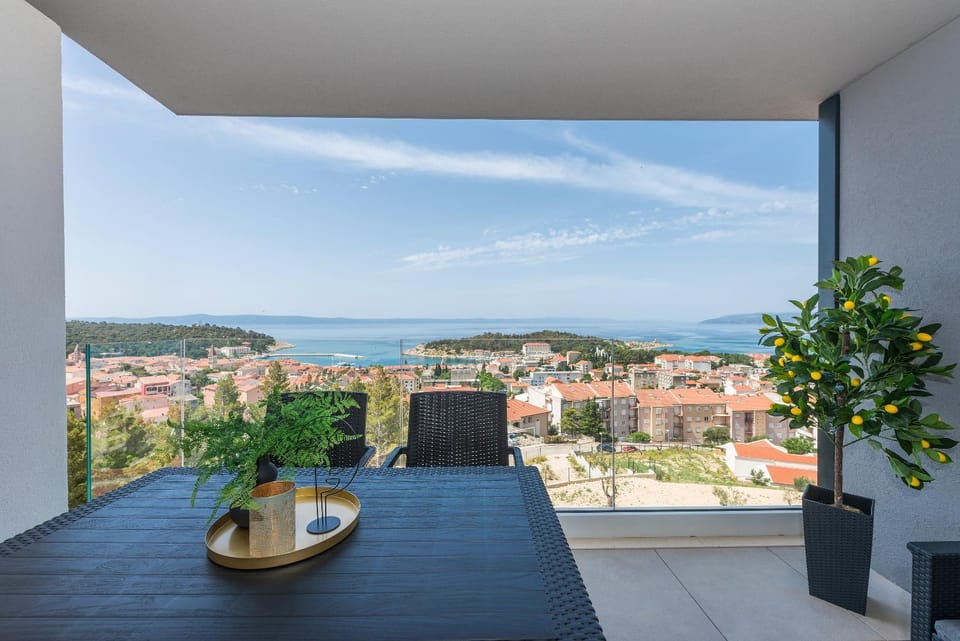 Balcony/Terrace, City view