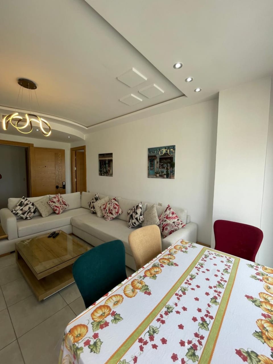 Living room, Seating area