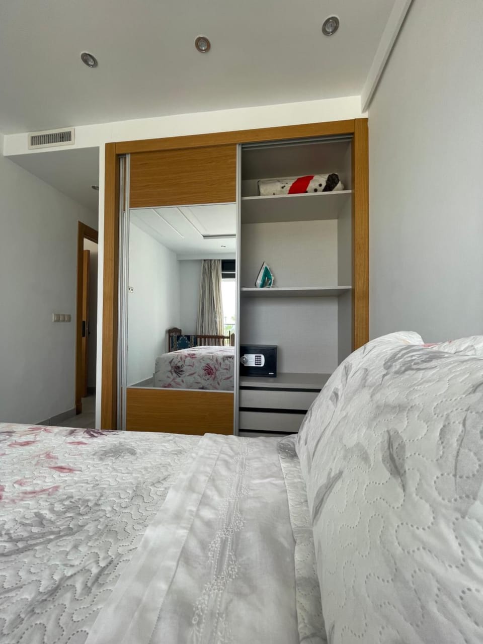 Bed, Photo of the whole room, Bedroom, City view, City view, Garden view, Garden view, Sea view, Sea view, safe, safe, wardrobe