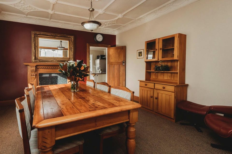 Central One Fifty Five - character home near CBD House in New Plymouth