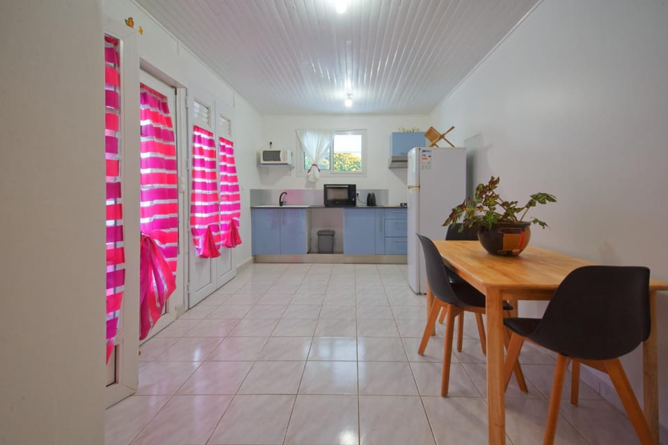 Kitchen or kitchenette, kitchen