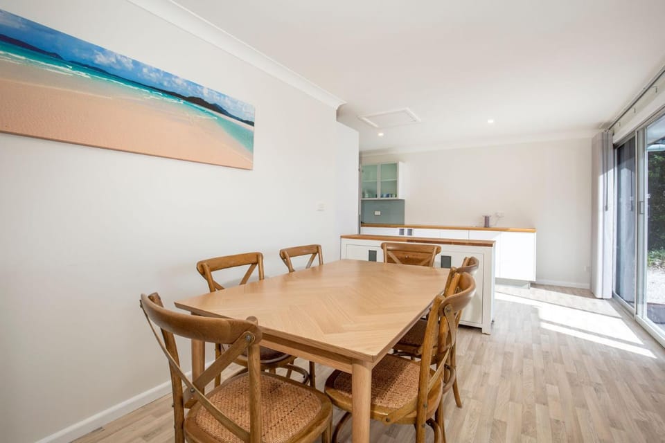 WindanSea Cottage Pet Friendly Ocean Glimpses House in Vincentia