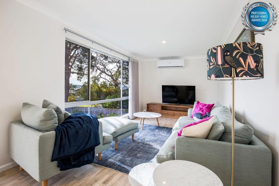 WindanSea Cottage Pet Friendly Ocean Glimpses House in Vincentia