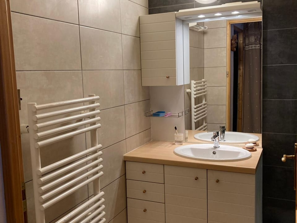 Confortable 3 Pièces 6 Pers., Balcons et Wi-Fi Apartment in Auvergne-Rhône-Alpes