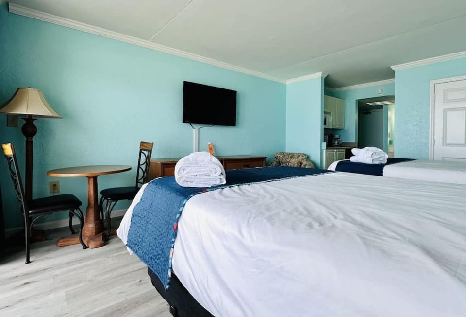 *SEE DOLPHINS FROM YOUR BALCONY*Queen Beds*Pools*Hot Tubs++*H232 House in Myrtle Beach