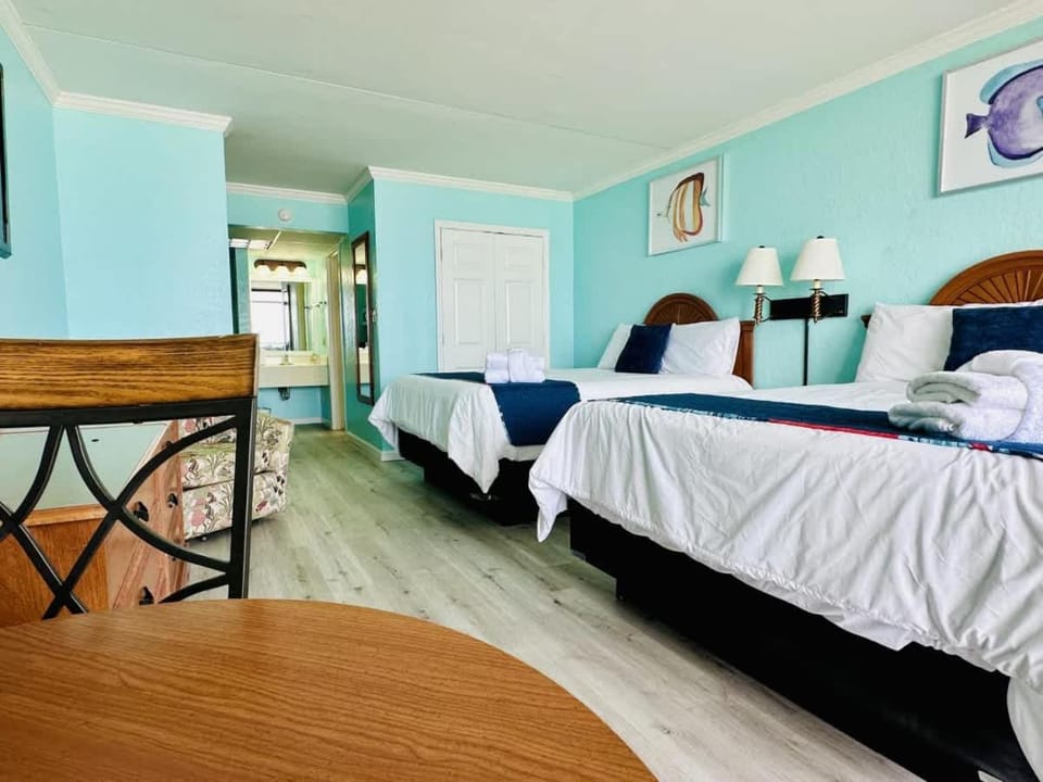 *SEE DOLPHINS FROM YOUR BALCONY*Queen Beds*Pools*Hot Tubs++*H232 House in Myrtle Beach