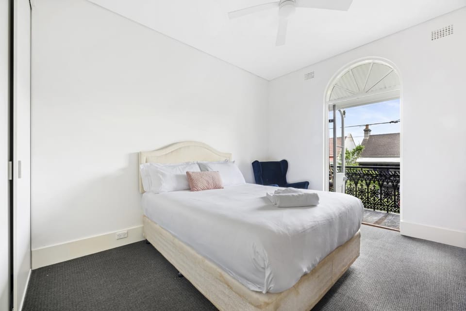 Facade/entrance, Bathroom, Balcony/Terrace, Kitchen or kitchenette, Living room, Bedroom