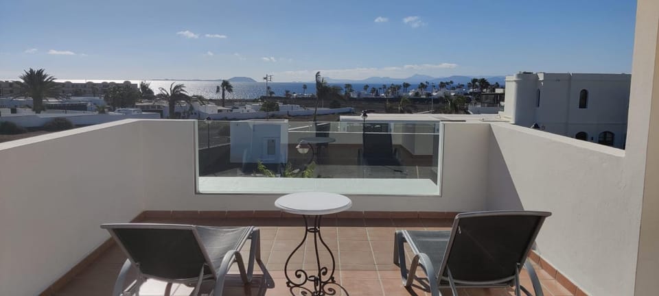 Property building, Neighbourhood, Balcony/Terrace, Sea view