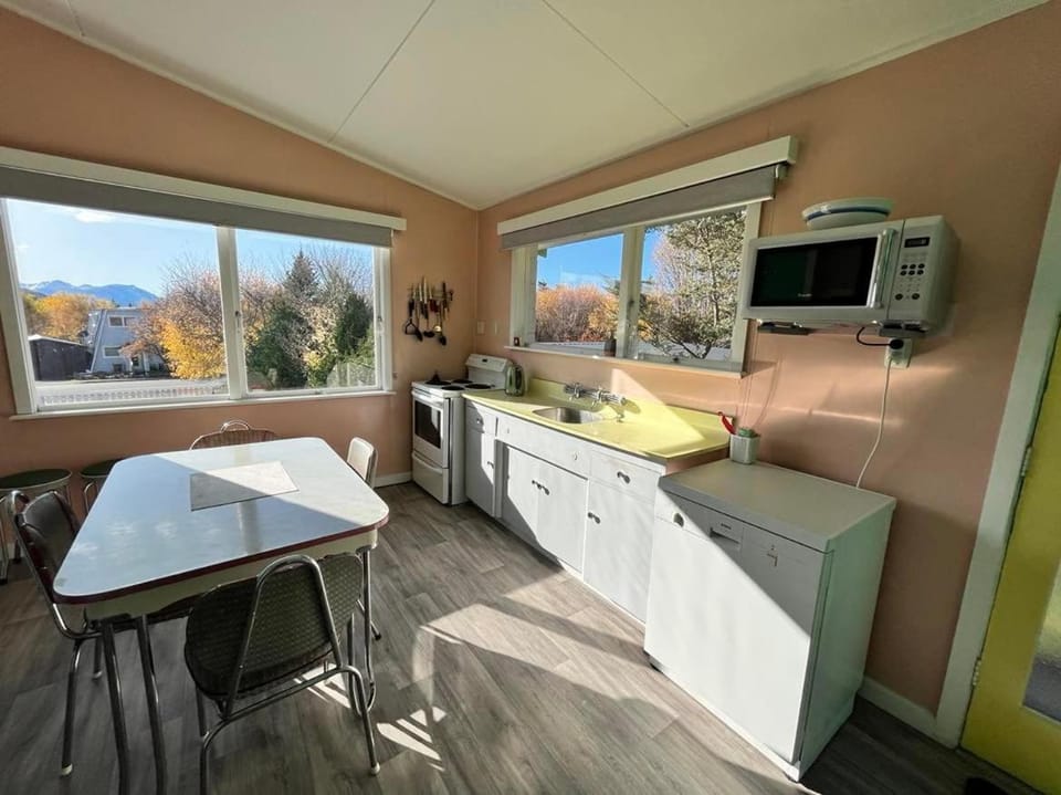 White Peaks House in Lake Tekapo