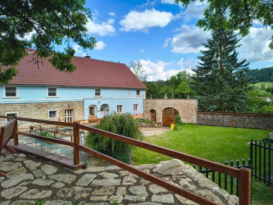 Statek Bílý Dvůr Bed and Breakfast in Lower Silesian Voivodeship
