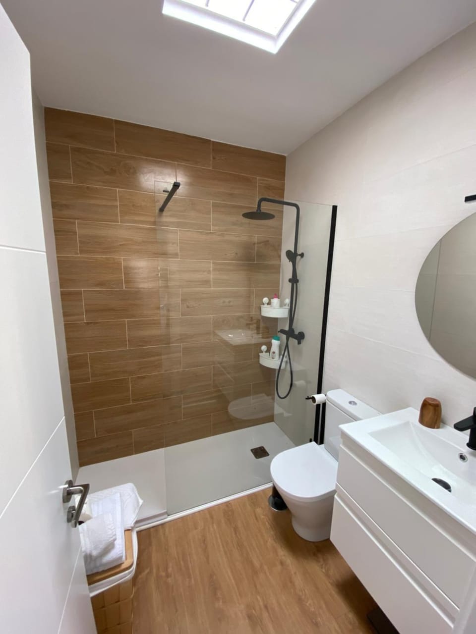 Shower, Toilet, Bathroom, towels