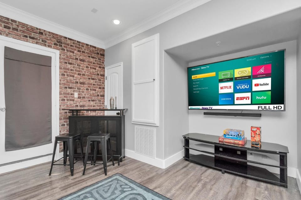 La Casa Blanca-Rooftop Skyline with Gameroom House in Houston
