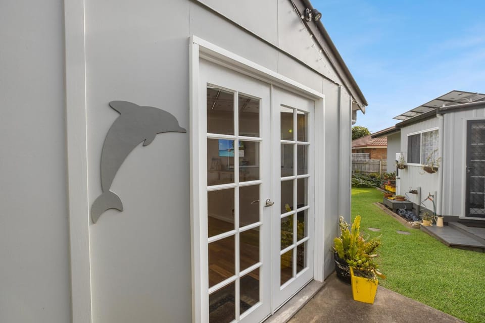 Dolphin Cottage Apartment in Victoria