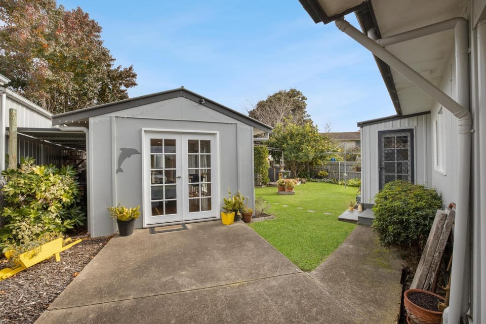 Dolphin Cottage Apartment in Victoria
