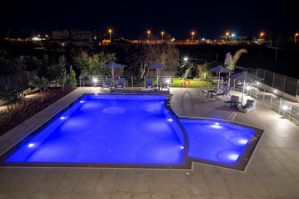 Night, Pool view, Swimming pool, sunbed