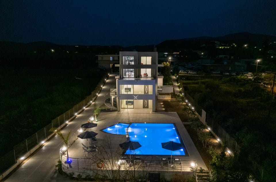 Property building, Off site, Night, Neighbourhood, Bird's eye view, sunbed