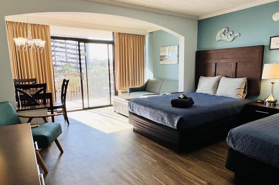 *SEE THE WAVES FROM YOUR BIG BALCONY*Great Pools, Hot Tubs*H34 House in Myrtle Beach