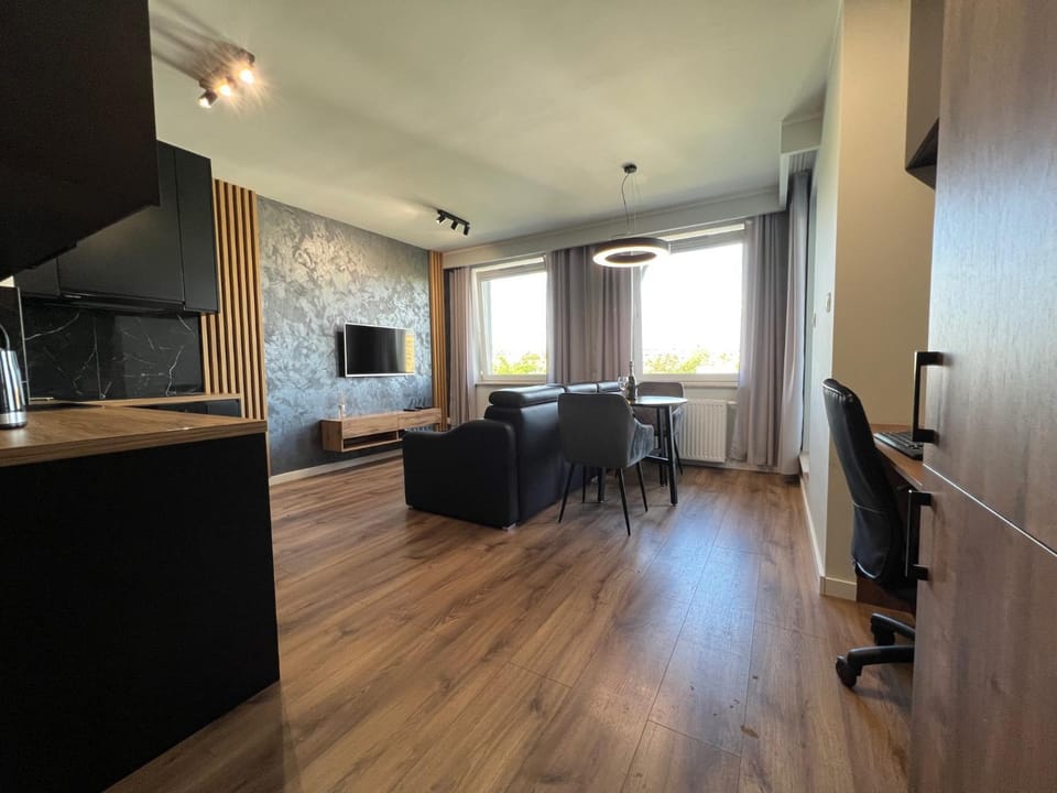 TV and multimedia, Living room, Seating area, Dining area