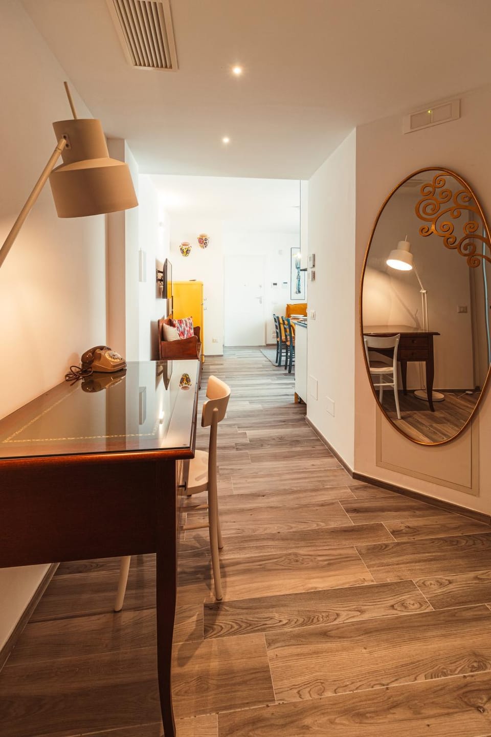 Kitchen or kitchenette, Living room, Seating area