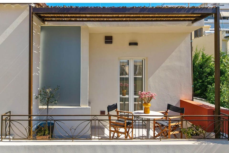 Property building, Patio, Day, Balcony/Terrace