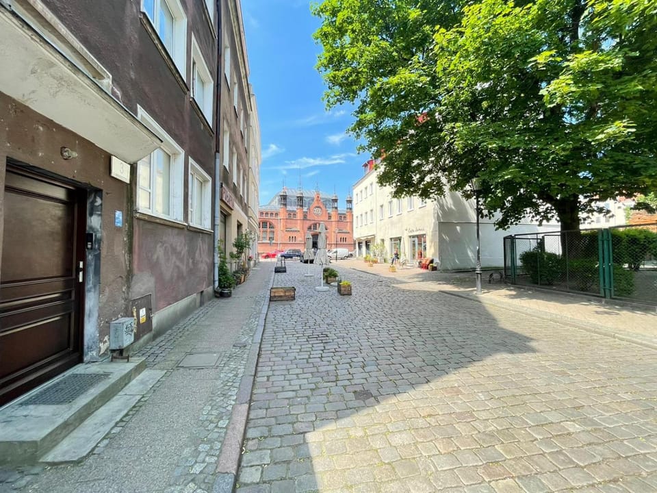 Neighbourhood, Street view