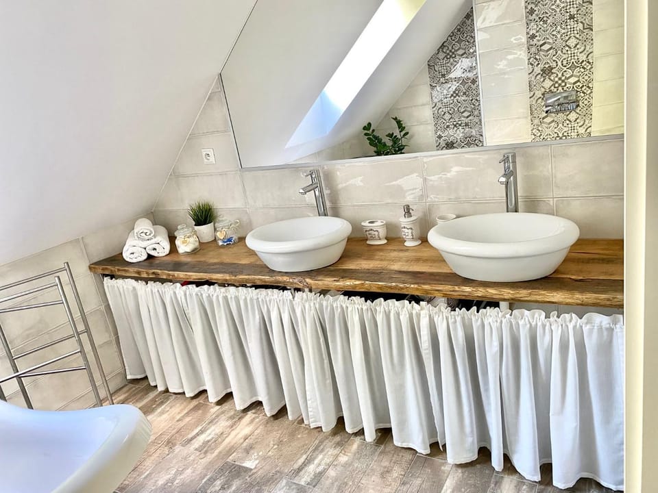 Bathroom, Bath, bidet
