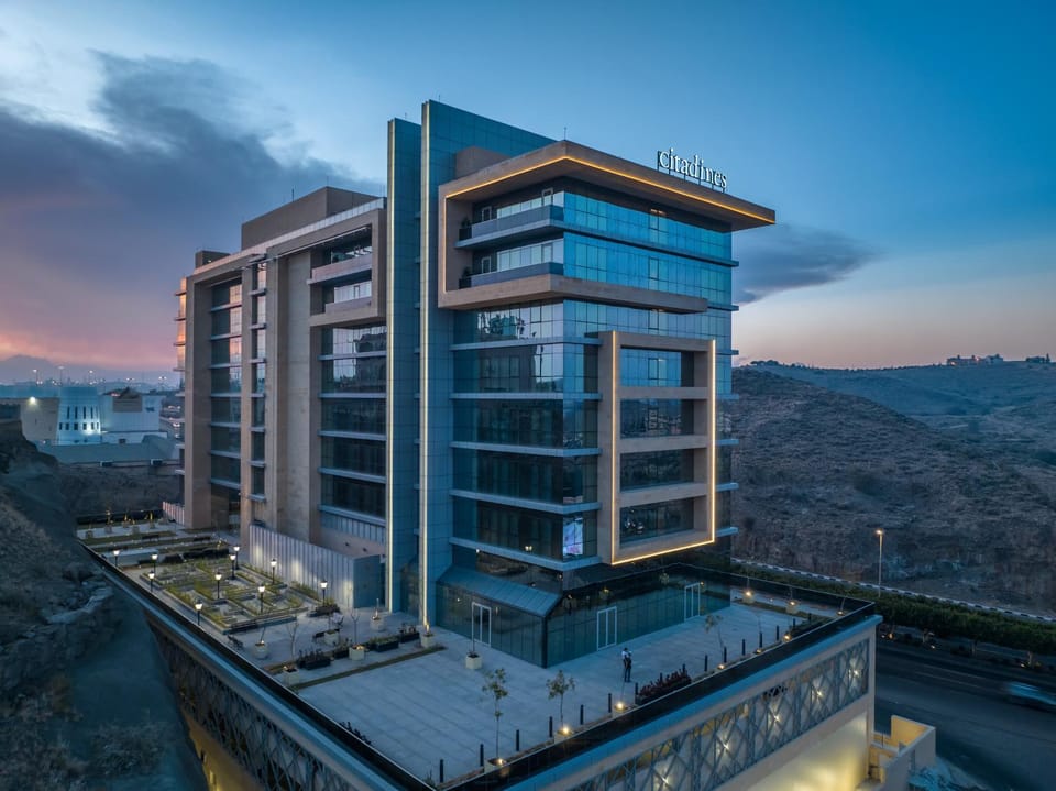 Property building, Natural landscape, Balcony/Terrace, Mountain view