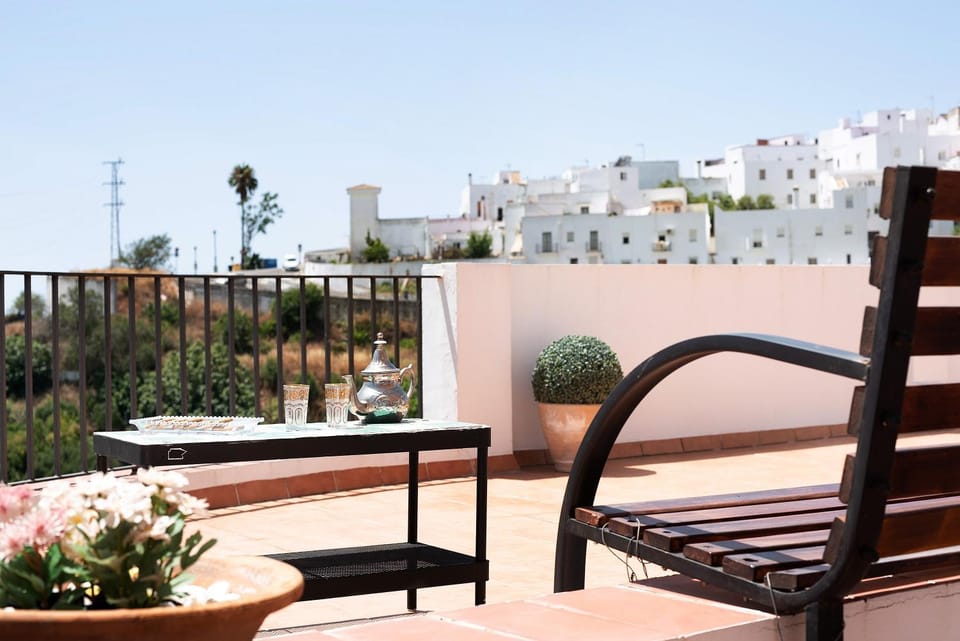 Property building, Balcony/Terrace, Living room