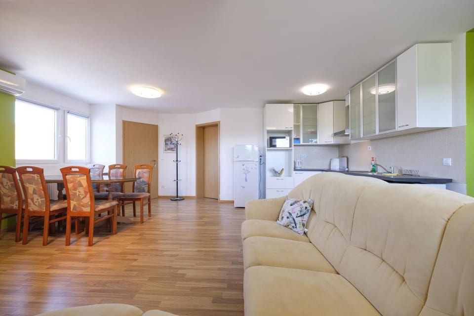 Living room, Seating area, Dining area, kitchen