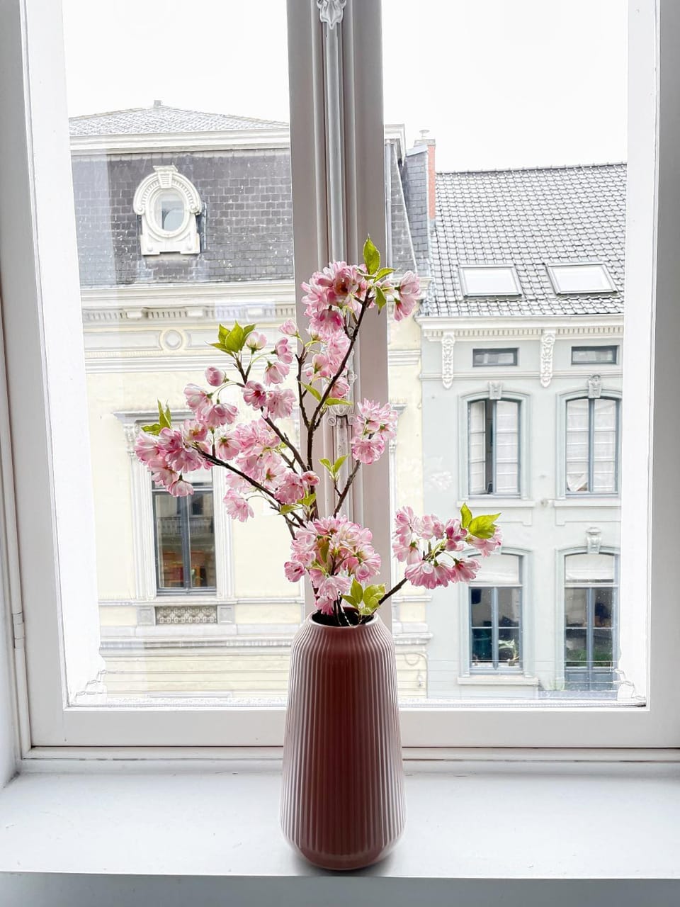 Living room, Decorative detail, City view, Street view
