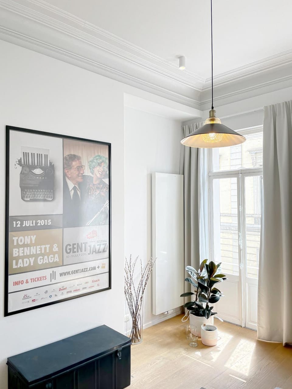 TV and multimedia, Living room, Decorative detail, Seating area