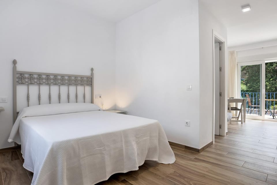 Property building, Living room, Bedroom