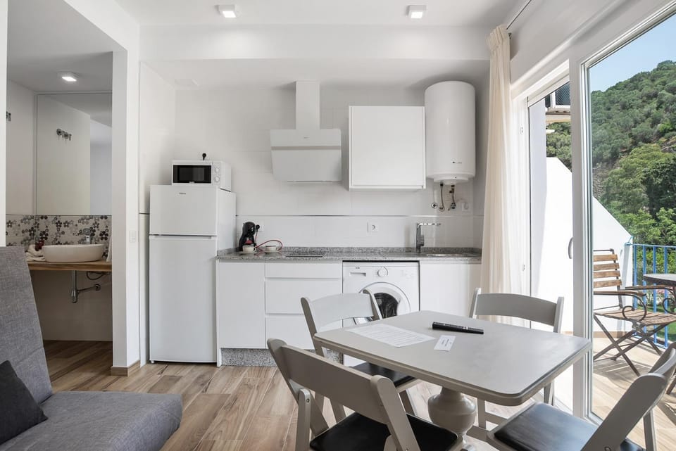 Kitchen or kitchenette, Living room