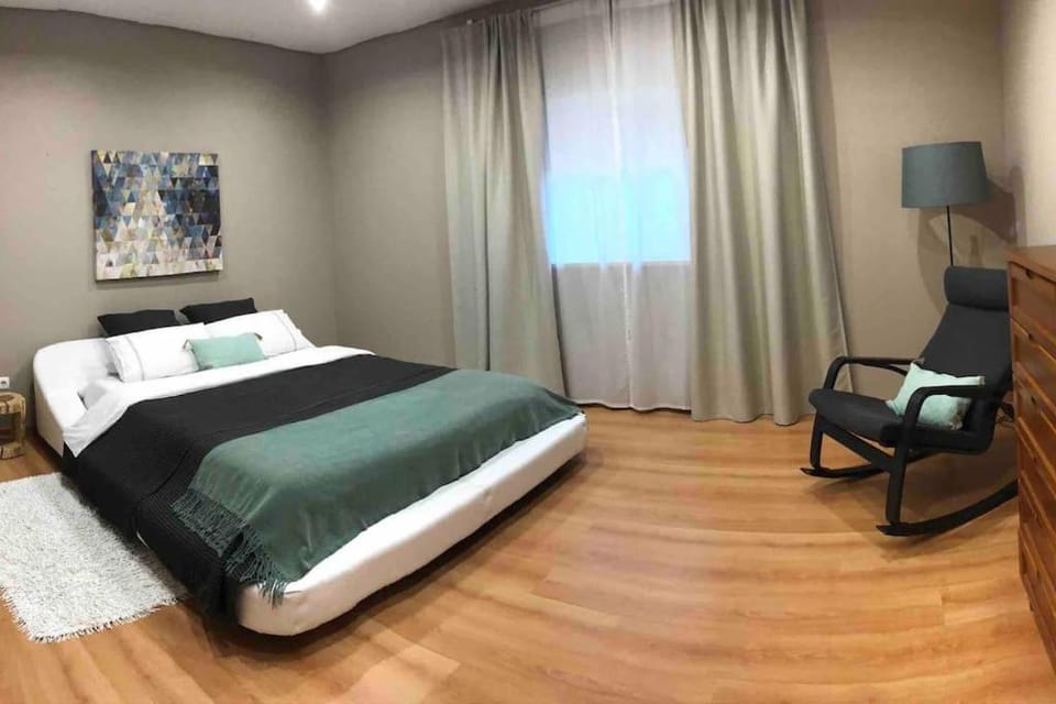 Bed, Photo of the whole room, Bedroom