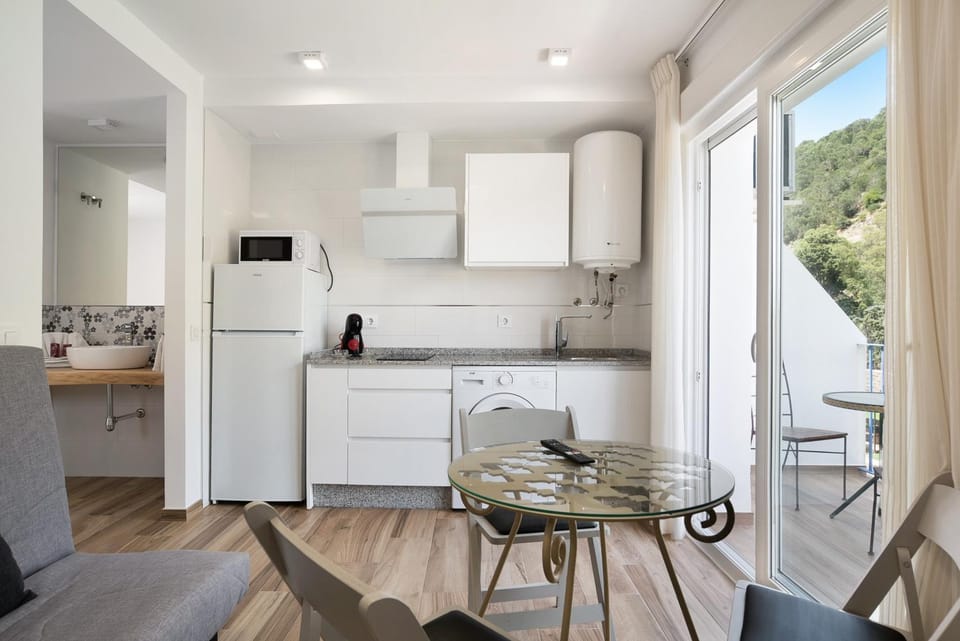 Kitchen or kitchenette, Living room